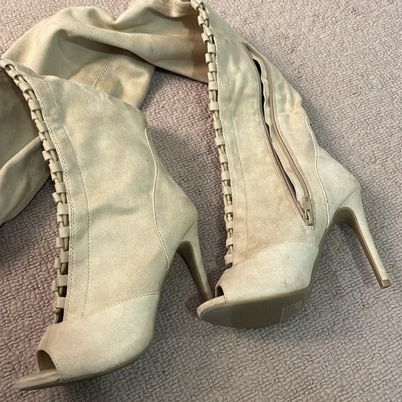 Over the knee boots - Picture 3 of 7